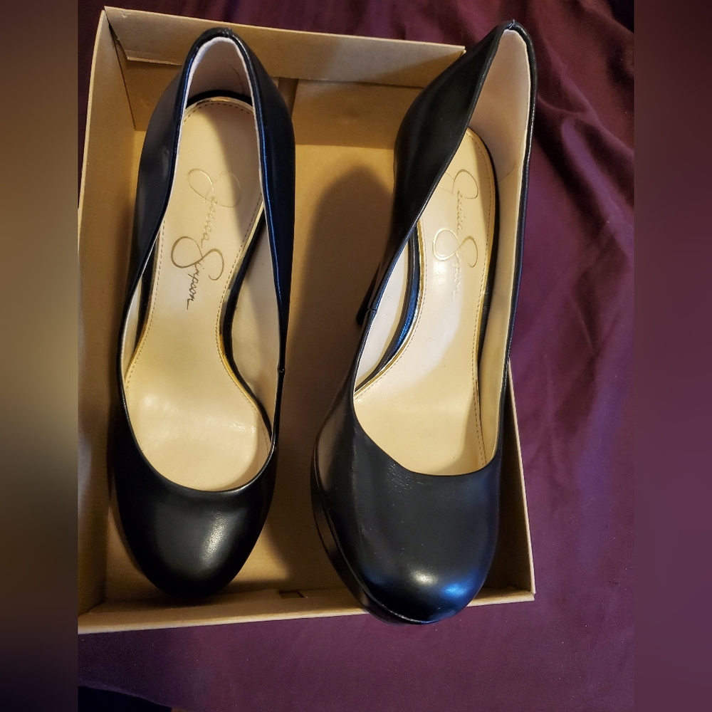 Jessica Simpson black platform pumps